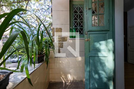 Casa à venda com 240m², 4 quartos e 4 vagas Casa à venda com 240m², 4 quartos e 4 vagasQuarto 2 Varanda