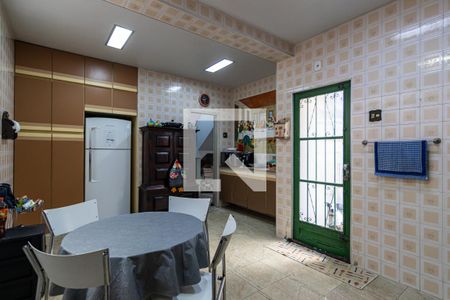 Casa à venda com 240m², 4 quartos e 4 vagas Casa à venda com 240m², 4 quartos e 4 vagasCozinha