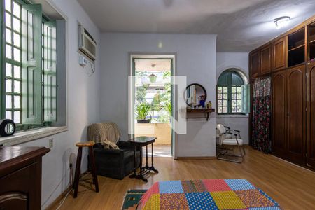 Casa à venda com 240m², 4 quartos e 4 vagas Casa à venda com 240m², 4 quartos e 4 vagasQuarto 2