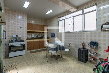 Casa à venda com 240m², 4 quartos e 4 vagas Casa à venda com 240m², 4 quartos e 4 vagasCozinha