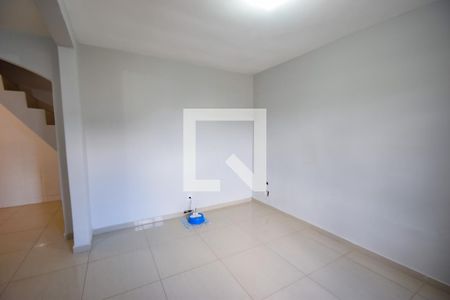 Sala de casa à venda com 2 quartos, 300m² em Engenheiro Leal, Rio de Janeiro