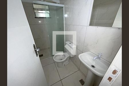 Banheiro de kitnet/studio para alugar com 1 quarto, 24m² em Praça Seca, Rio de Janeiro