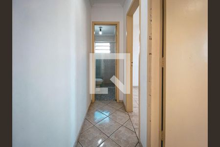 Corredor  de apartamento para alugar com 2 quartos, 55m² em Parque Ipe, São Paulo