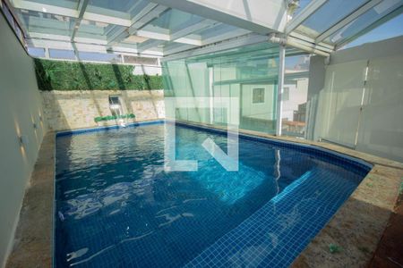 Casa à venda com 280m², 3 quartos e 4 vagas Casa à venda com 280m², 3 quartos e 4 vagasPiscina