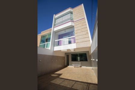 Casa à venda com 280m², 3 quartos e 4 vagas Casa à venda com 280m², 3 quartos e 4 vagasGaragem