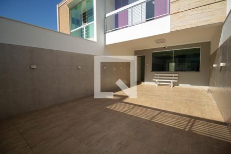 Casa à venda com 280m², 3 quartos e 4 vagas Casa à venda com 280m², 3 quartos e 4 vagasGaragem