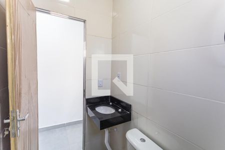 Banheiro Social de casa para alugar com 1 quarto, 25m² em União, Belo Horizonte