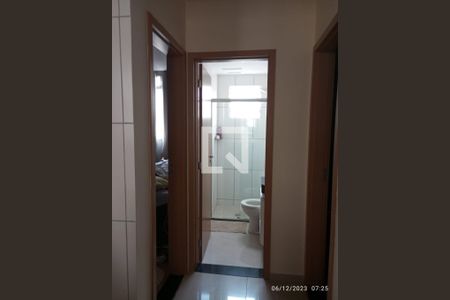 Corredor  de apartamento à venda com 2 quartos, 48m² em Califórnia, Contagem