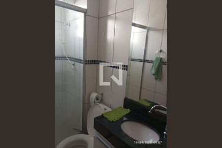 Banheiro de apartamento à venda com 2 quartos, 48m² em Califórnia, Contagem