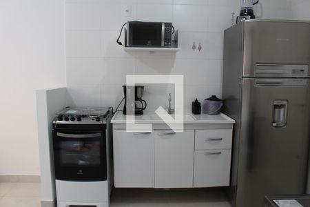 Sala / Cozinha de apartamento para alugar com 2 quartos, 33m² em Vila Ivone, São Paulo