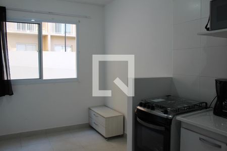 Sala / Cozinha de apartamento para alugar com 2 quartos, 33m² em Vila Ivone, São Paulo