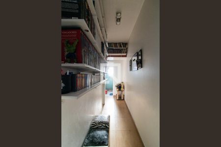 Corredor de apartamento à venda com 2 quartos, 64m² em Jardim Cocaia, Guarulhos