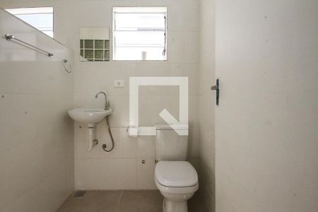 Banheiro de casa para alugar com 3 quartos, 80m² em Chácara Mafalda, São Paulo