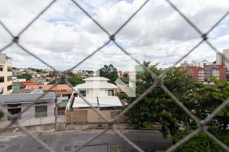 Vista da Sala de apartamento para alugar com 2 quartos, 63m² em Heliópolis, Belo Horizonte