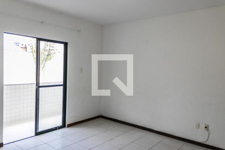 Sala de casa de condomínio para alugar com 2 quartos, 75m² em Stella Maris, Salvador