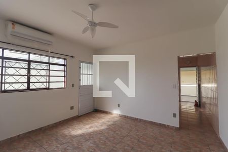 Sala de casa à venda com 3 quartos, 500m² em Tulipas, Jundiaí