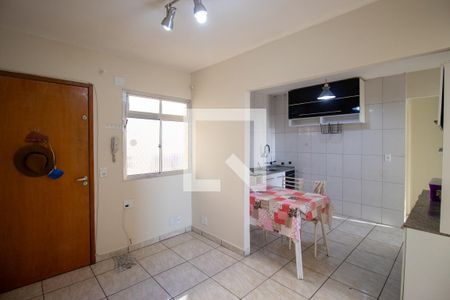 Sala de apartamento para alugar com 2 quartos, 44m² em Conjunto Residencial José Bonifácio, São Paulo