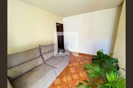 Sala de casa à venda com 2 quartos, 180m² em Califórnia, Belo Horizonte