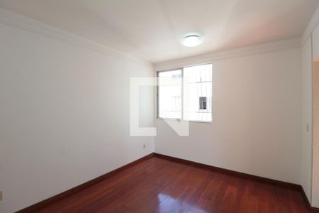 Sala de apartamento para alugar com 3 quartos, 80m² em Heliópolis, Belo Horizonte