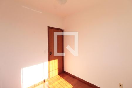 Quarto 1 de apartamento para alugar com 3 quartos, 80m² em Heliópolis, Belo Horizonte