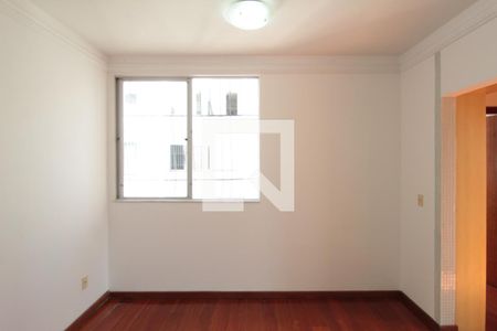 Sala de apartamento para alugar com 3 quartos, 80m² em Heliópolis, Belo Horizonte