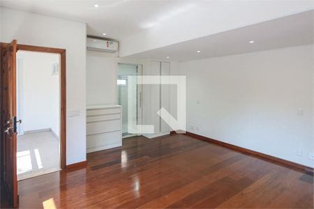 Casa à venda com 4 quartos, 235m² em Chácara Santo Antônio, São Paulo