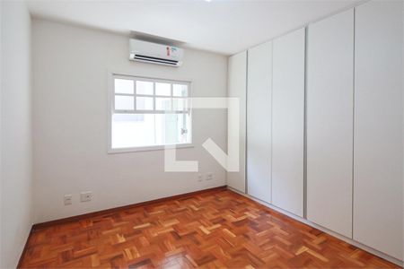 Casa à venda com 4 quartos, 235m² em Chácara Santo Antônio, São Paulo