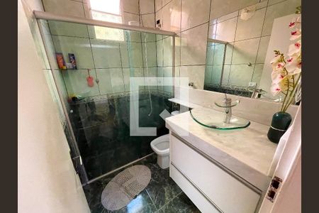 Banheiro de apartamento à venda com 2 quartos, 52m² em Eldorado, Contagem