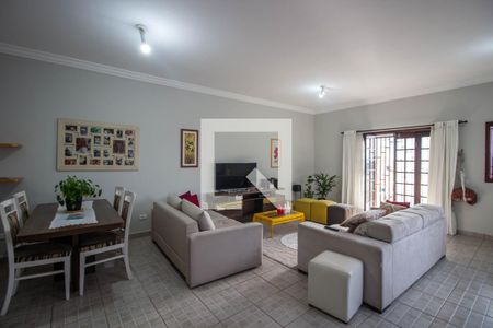 Casa à venda com 250m², 3 quartos e 2 vagasSala