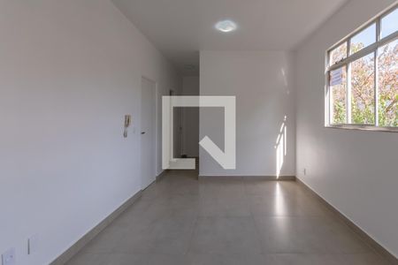 Sala de apartamento à venda com 3 quartos, 60m² em Heliópolis, Belo Horizonte