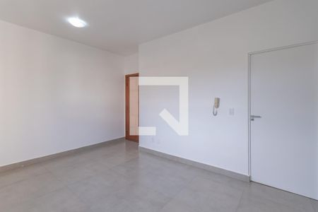 Sala de apartamento à venda com 3 quartos, 60m² em Heliópolis, Belo Horizonte