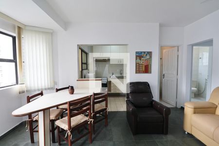 Sala de apartamento para alugar com 2 quartos, 65m² em Jardim Las Palmas, Guarujá