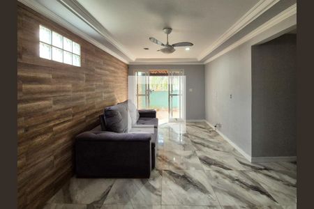 Sala de casa de condomínio para alugar com 5 quartos, 150m² em Vargem Grande, Rio de Janeiro