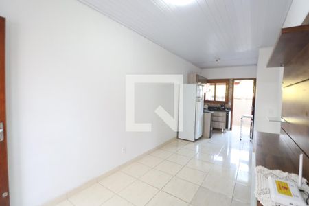 Sala de casa de condomínio para alugar com 2 quartos, 47m² em Olaria, Canoas