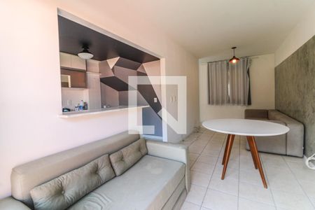 Sala de casa de condomínio para alugar com 3 quartos, 69m² em Vargem Pequena, Rio de Janeiro