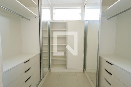 Closet da suíte 1 de casa de condomínio para alugar com 3 quartos, 180m² em Parque Residencial Bom Conselho, Taubaté