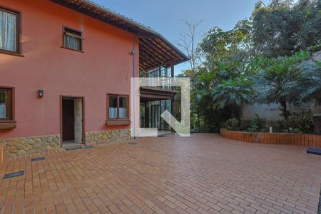 Casa de condomínio à venda com 300m², 4 quartos e 2 vagas Casa de condomínio à venda com 300m², 4 quartos e 2 vagasQuintal