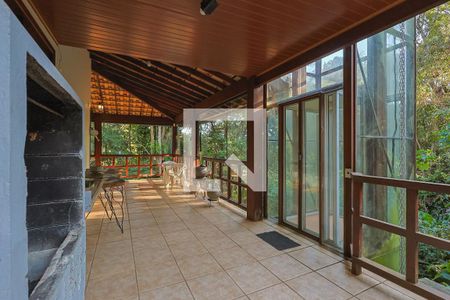 Casa de condomínio à venda com 300m², 4 quartos e 2 vagas Casa de condomínio à venda com 300m², 4 quartos e 2 vagasÁrea Gourmet