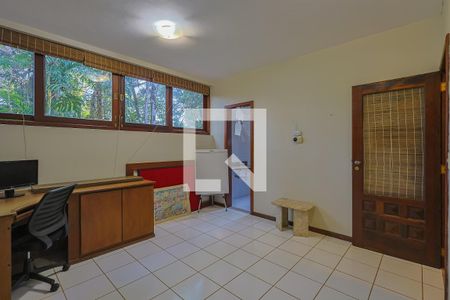 Casa de condomínio à venda com 300m², 4 quartos e 2 vagas Casa de condomínio à venda com 300m², 4 quartos e 2 vagasEscritório