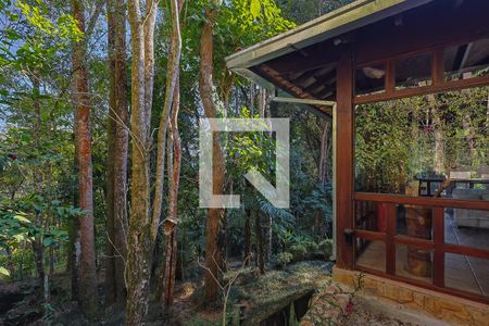 Casa de condomínio à venda com 300m², 4 quartos e 2 vagas Casa de condomínio à venda com 300m², 4 quartos e 2 vagasQuintal