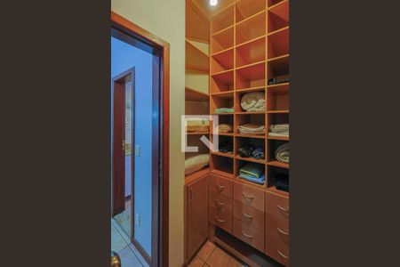 Casa de condomínio à venda com 300m², 4 quartos e 2 vagas Casa de condomínio à venda com 300m², 4 quartos e 2 vagasQuarto 3