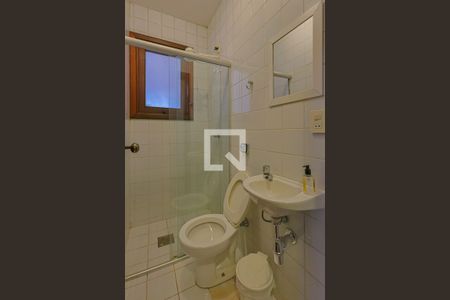 Casa de condomínio à venda com 300m², 4 quartos e 2 vagas Casa de condomínio à venda com 300m², 4 quartos e 2 vagasBanheiro 2