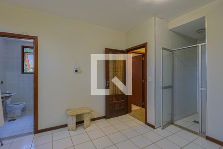 Casa de condomínio à venda com 300m², 4 quartos e 2 vagas Casa de condomínio à venda com 300m², 4 quartos e 2 vagasEscritório
