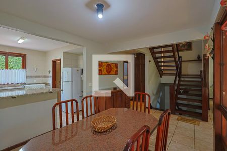 Casa de condomínio à venda com 300m², 4 quartos e 2 vagas Casa de condomínio à venda com 300m², 4 quartos e 2 vagasSala de Jantar