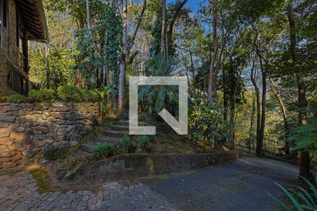 Casa de condomínio à venda com 300m², 4 quartos e 2 vagas Casa de condomínio à venda com 300m², 4 quartos e 2 vagasÁrea Externa