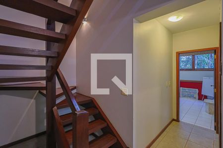 Casa de condomínio à venda com 300m², 4 quartos e 2 vagas Casa de condomínio à venda com 300m², 4 quartos e 2 vagasEscada