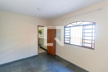 Sala de apartamento para alugar com 1 quarto, 40m² em Marechal Hermes, Rio de Janeiro