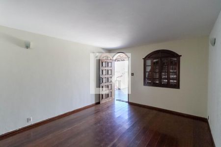 Sala de casa para alugar com 3 quartos, 420m² em Planalto, Belo Horizonte