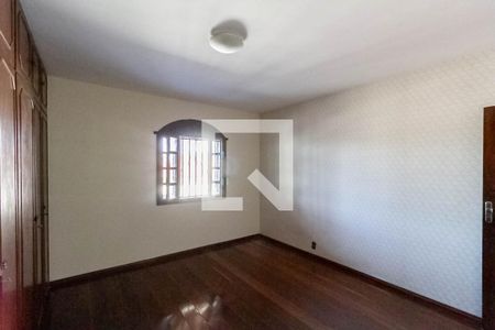 Quarto 1 de casa para alugar com 3 quartos, 420m² em Planalto, Belo Horizonte