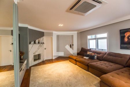 Sala de TV de casa de condomínio à venda com 4 quartos, 363m² em Alphaville, Santana de Parnaíba